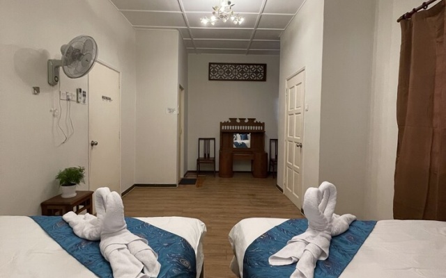 Baba & Charlie Homestay – Guest Rooms – Malacca