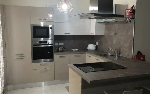 Sea View 2 Bed Apartment Close To Beach Hpi7738
