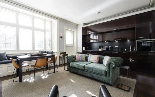 The Berkeley Square Suite