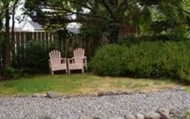 330 2nd Ave