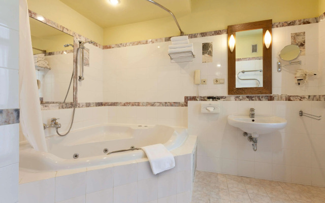 Best Western Santakos Hotel