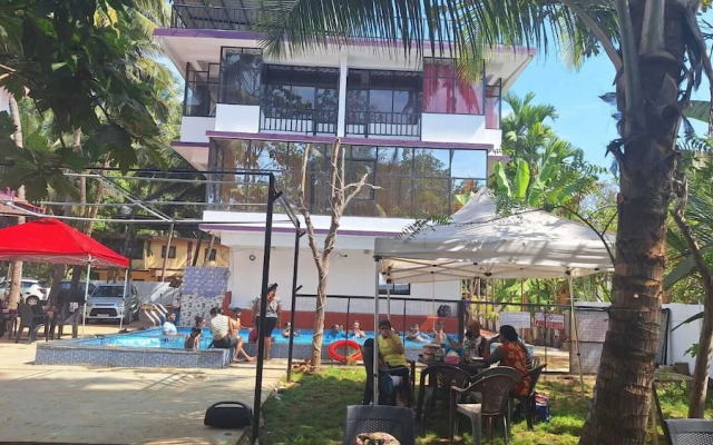 Colours fly Hotel