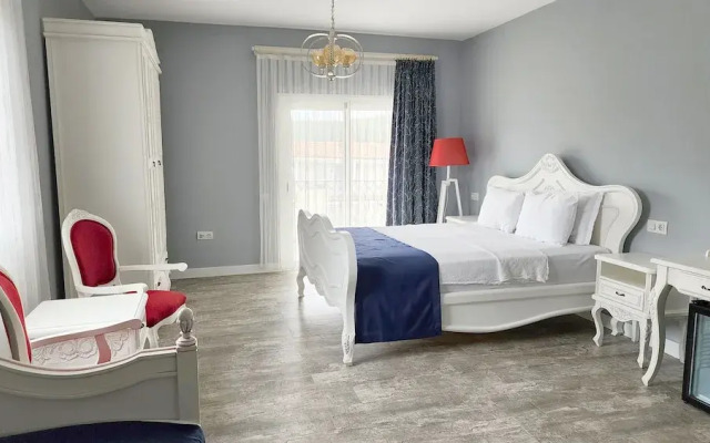 Otel Naturla Göl Evi