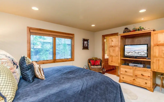 Lakeshore Townhouse 936