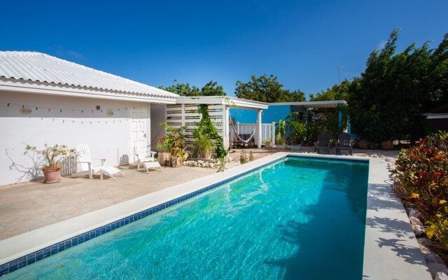 Tropical Breeze Apartments