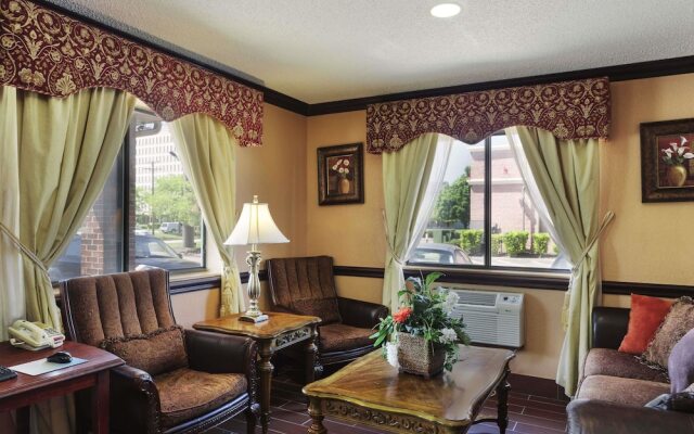 Super 8 Taylor/Detroit Area