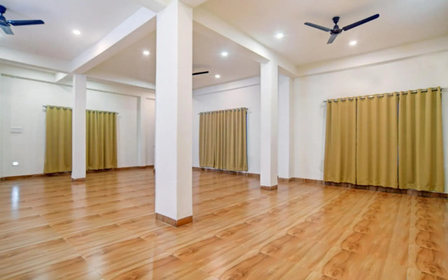 Super OYO Townhouse 479 Hotel Pine Tree