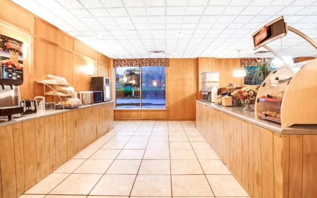 Finger Lakes Inn & Suites