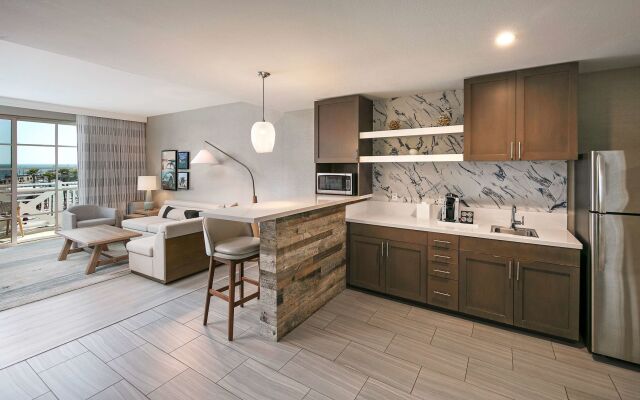 Inn at the Pier Pismo Beach, Curio Collection by Hilton