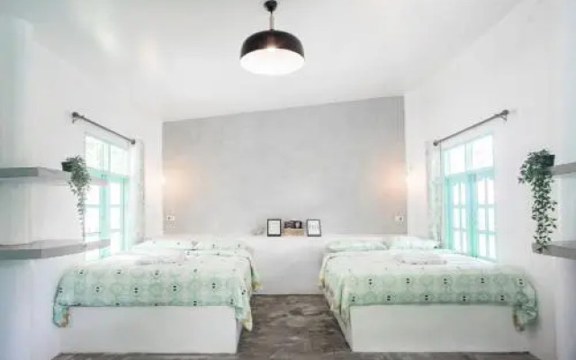 Indie Beach Bungalows