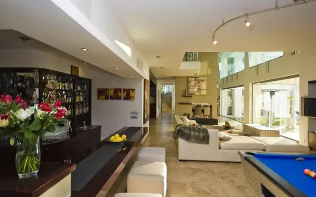 Hollywood Mansion