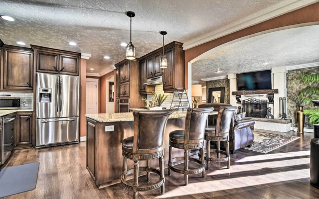 Milwaukie Vacation Rental w/ Backyard, Office