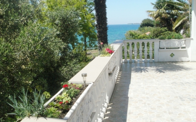 Room Aleksandra - 10 m from sea: R7 Bibinje, Zadar riviera