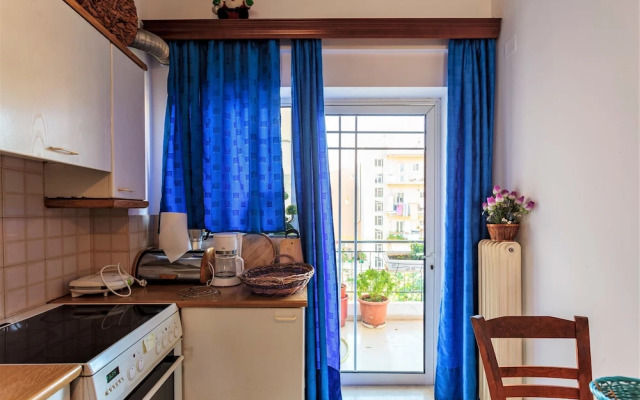Bright Comfy Flat near Beach & City Center