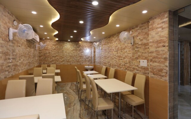 OYO 14373 Shree Krishna Hotel