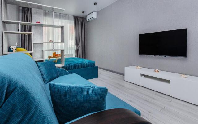 Orange Apart Alpine Quarter