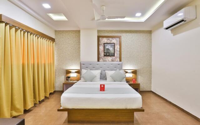 OYO 11068 Hotel Royal Palace