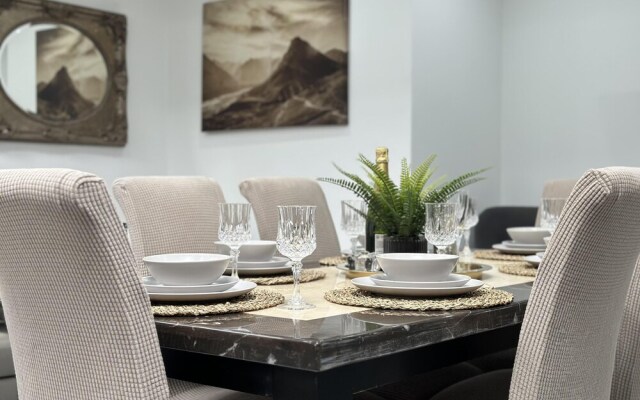 Stunning 4-bed House in Birmingham