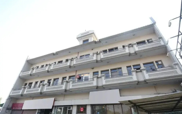 Comfort Inn by OYO Rooms