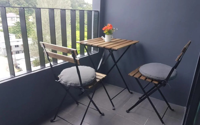 6-Ave Surin Apartment