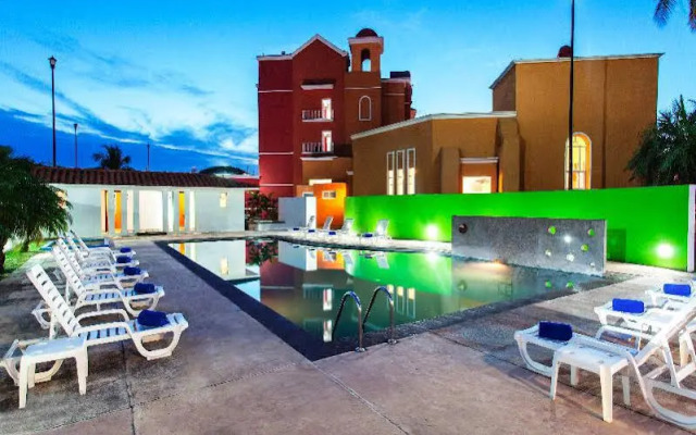 Hotel NH Lázaro Cárdenas