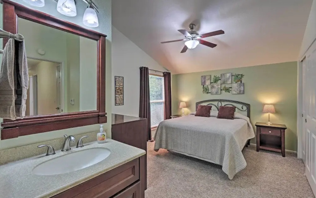 Flagstaff Townhome w/ Deck: Easy Access Downtown!