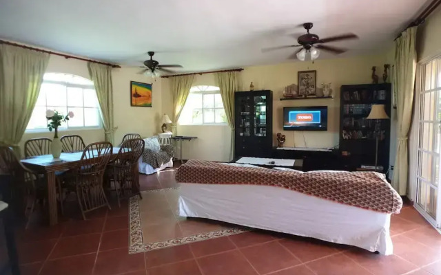 Great Privacy 3 Bedroom Villa Near the Beach