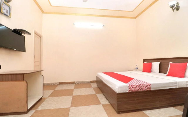 Oyo 27893 Sita Niwas Parking