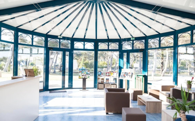 Chic Parkside Apartment