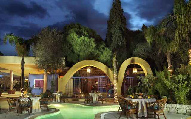 Dionysos Hotel