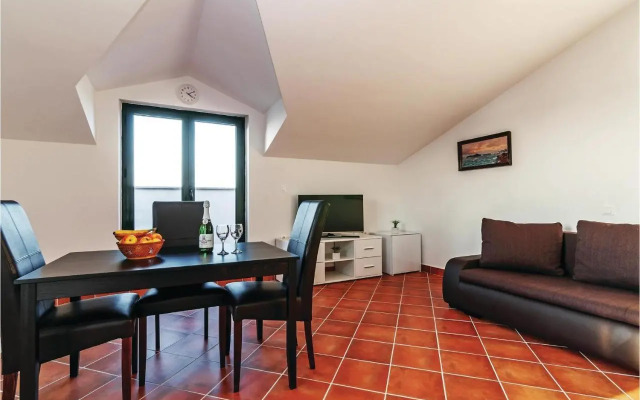 Three-Bedroom Apartment in Privlaka