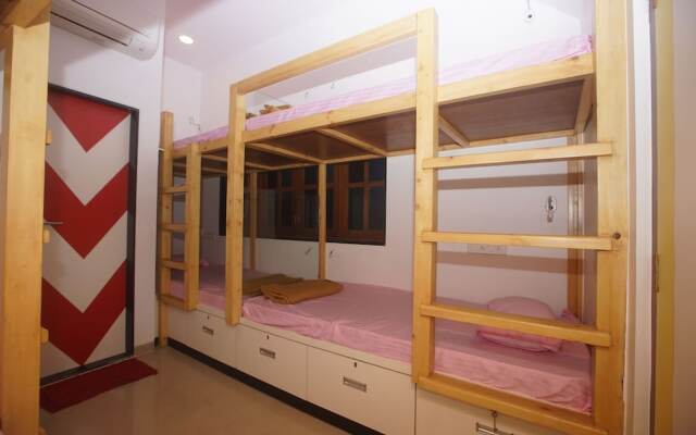 Mumbai Staytion Dorm - A Backpackers Hostel