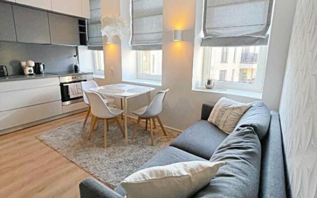 Comfortable 1 BD Old Town Apartment by Hostlovers