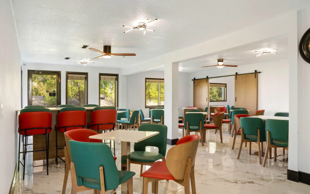 Days Inn by Wyndham Omaha/West Dodge