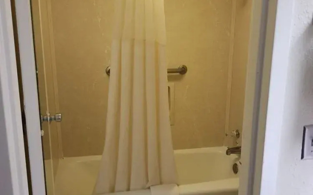 Super 8 Longview/North