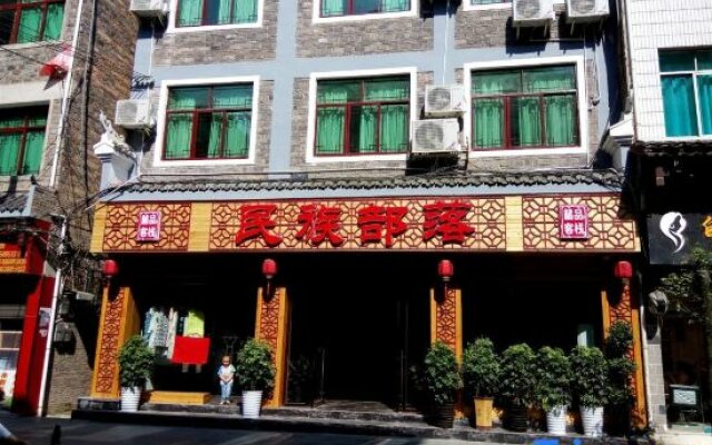 National Tribes River View Hotel (Zhenyuan Ancient City Scenic Area)