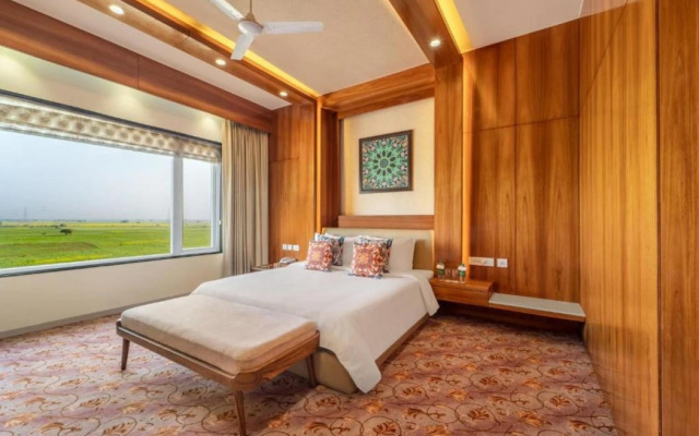 Shyama Sarovar Portico