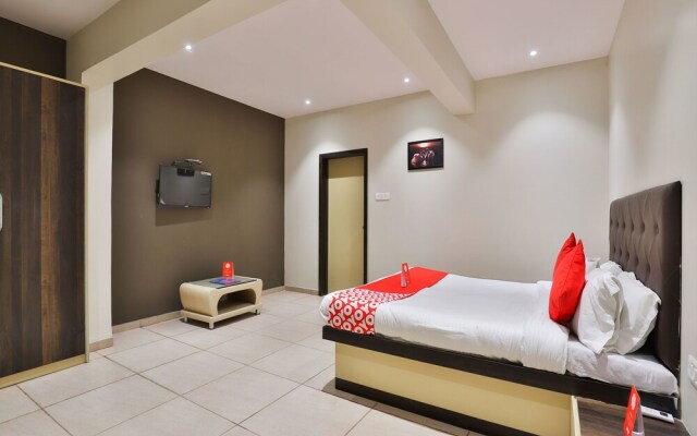 OYO 16122 Hotel Navya Palace