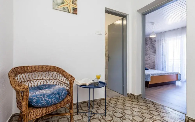 Nice Home in Karlobag With Wifi and 2 Bedrooms