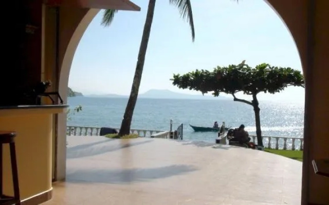 Squares Beachfront Apartments