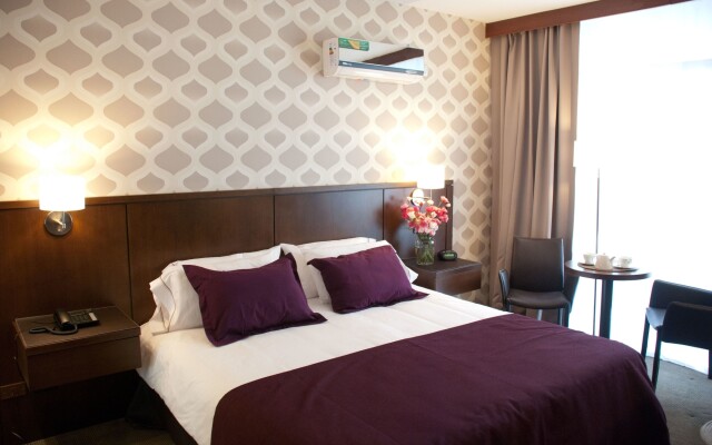 Ian Hotel