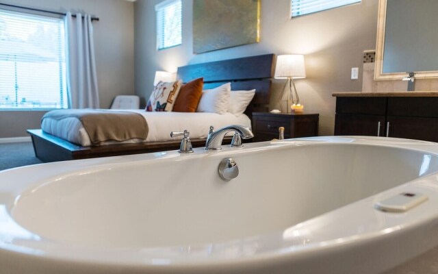 Pueblo Viejo by AvantStay | 5min Drive to Old Town - Sleeps 14