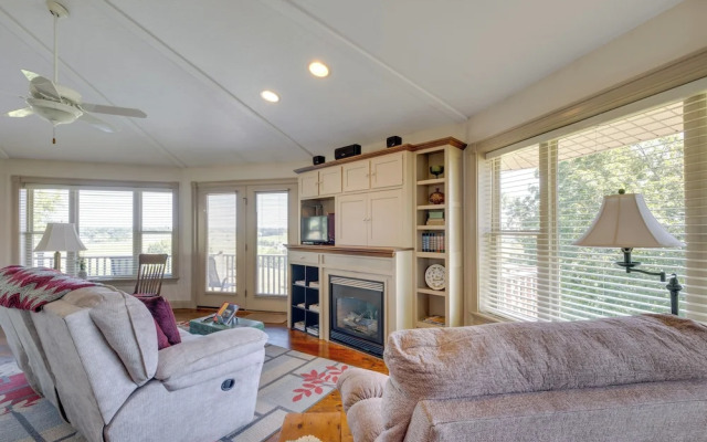 Millersburg Getaway w/ Amish Country Views!