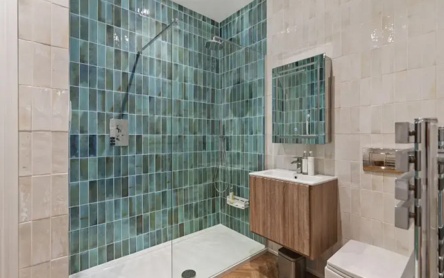 3 Croft House - Beach Front Sea Views Parking