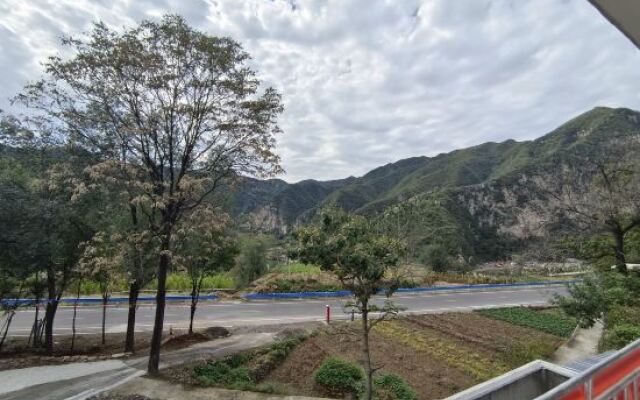 Mengjia Backyard Homestay