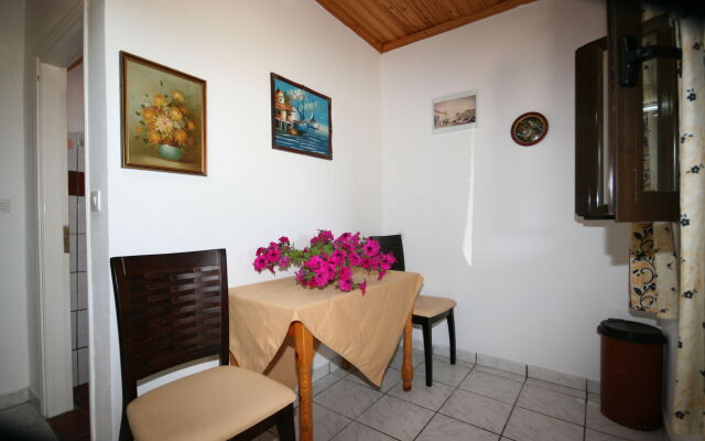 Eleni Family Apartments