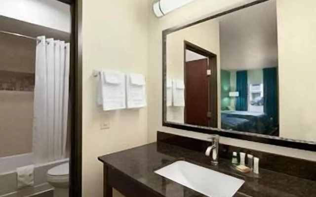 Super 8 by Wyndham Dilley TX