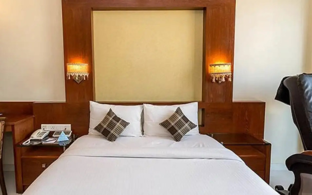 Fabhotel Poco Loco