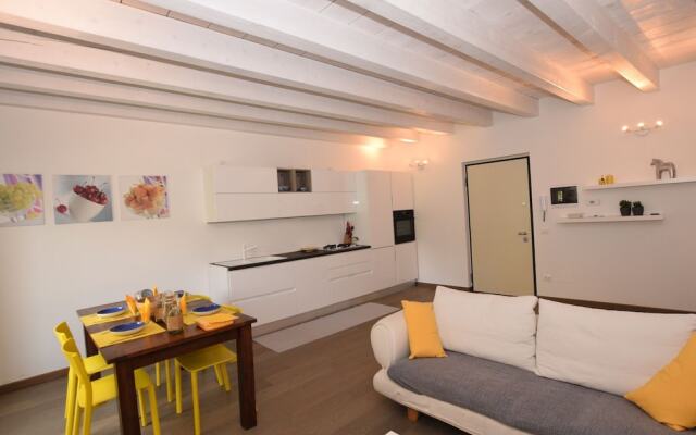 Elegant Holiday Home in Salò Near Lake Beach