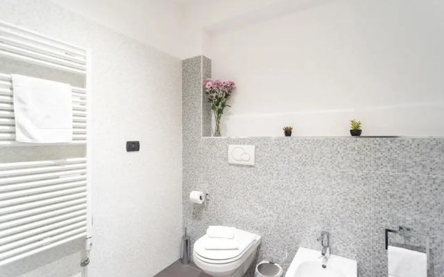 White Flat in Como City Center